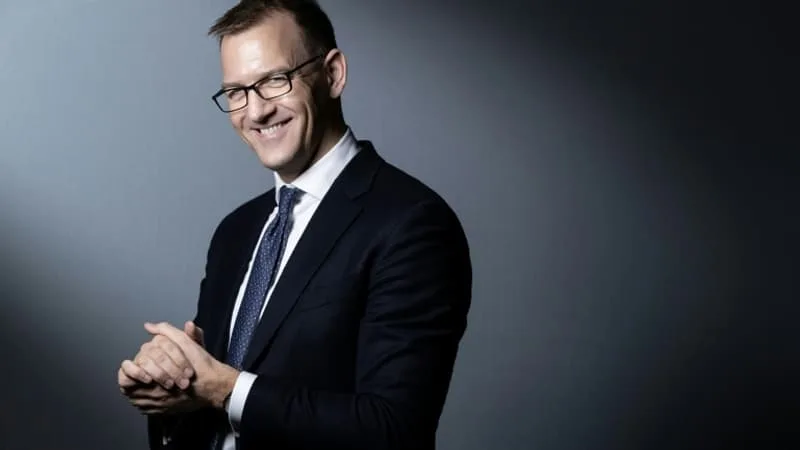 « L’INDÉPENDANCE DES ÉDITEURS EST SACRÉE »: DANIEL KRETINSKY RÉAGIT À LA CRISE CHEZ GRASSET