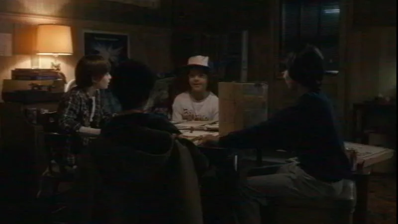 « COMME SI VOUS AVIEZ LOUÉ LA CASSETTE EN 1983 »: « STRANGER THINGS » S’OFFRE UNE VERSION VHS POUR FÊTER SES DIX ANS