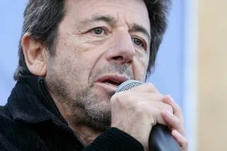 PATRICK BRUEL : UNE ENQUÊTE POUR « AGRESSION SEXUELLE » RÉOUVERTE EN FRANCE, APRÈS UNE PLAINTE CLASSÉE SANS SUITE