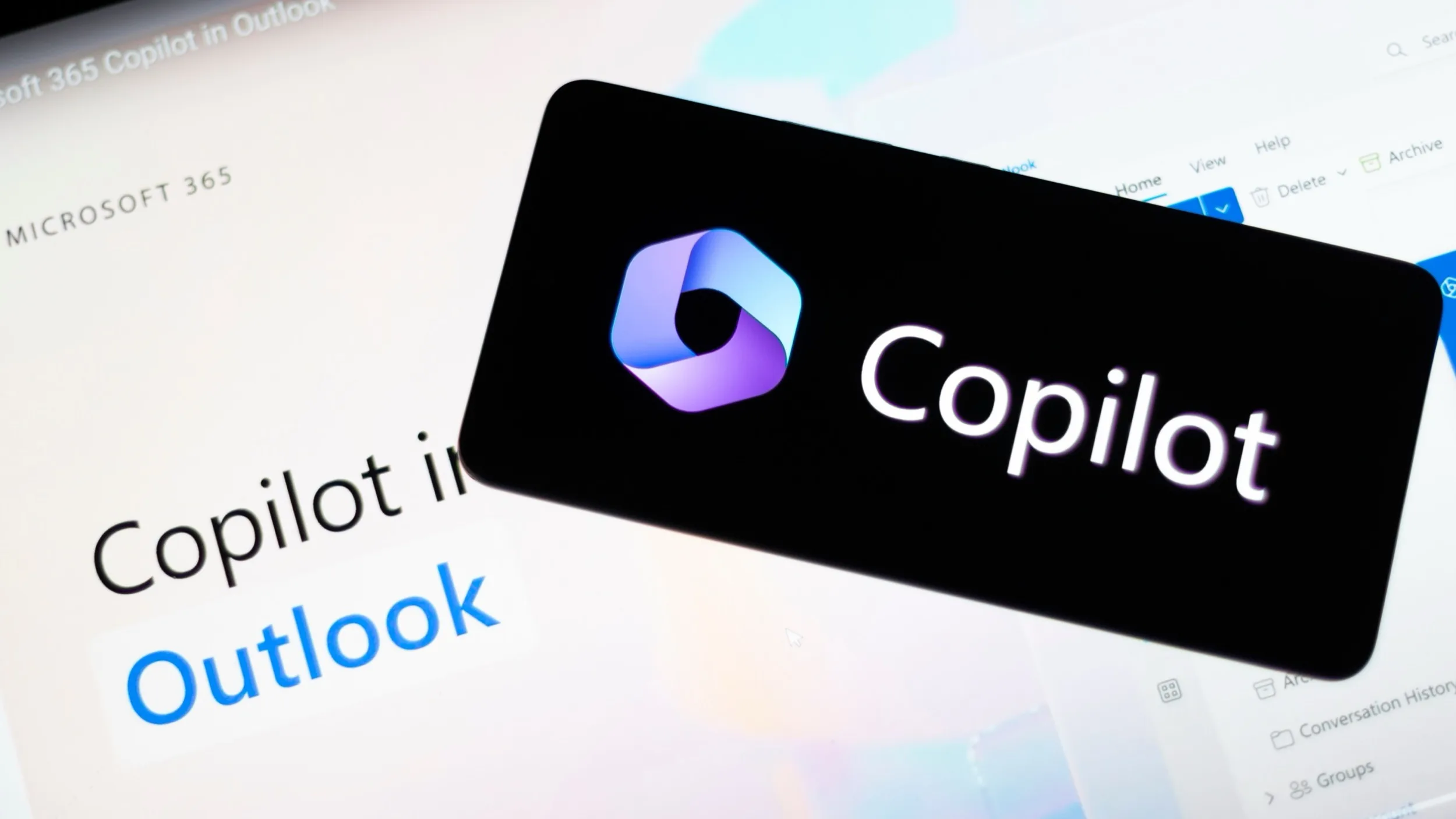 COPILOT SEARCH POUR OUTLOOK : MICROSOFT JETTE L’ÉPONGE