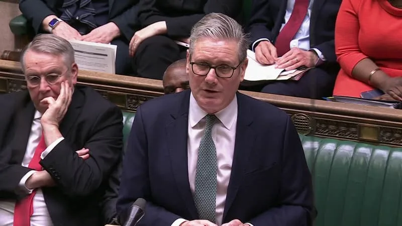 POUR LE PREMIER MINISTRE ANGLAIS KEIR STARMER, ELON MUSK CHERCHE À « DIVISER » LE ROYAUME-UNI APRÈS LE MEURTRE D’UN HOMME FAUSSEMENT ACCUSÉ DE RACISME