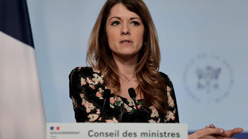 « LES BAISSES DEVRONT ÊTRE AUSSI RAPIDES QUE LES HAUSSES L’ONT ÉTÉ »: MAUD BREGEON MET EN GARDE LES DISTRIBUTEURS DE CARBURANTS QUI SERAIENT TROP LENTS À BAISSER LES PRIX À LA POMPE