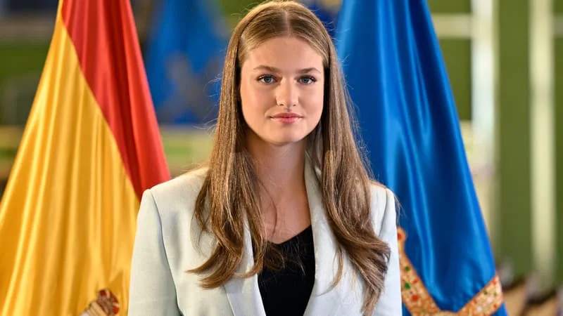 « ELLE TOUCHE À TOUT ET ELLE IMPRESSIONNE »: QUELLES SONT LES PROCHAINES ÉTAPES POUR LEONOR, LA FUTURE REINE D’ESPAGNE?