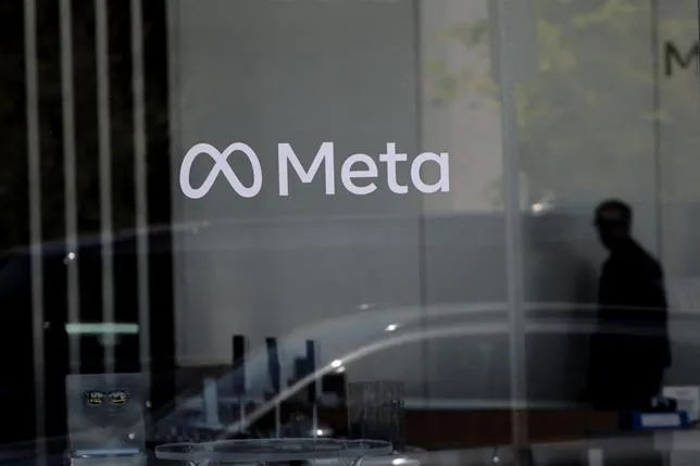 SOUS LA PRESSION, META FAIT MARCHE ARRIÈRE SUR LE TRAÇAGE DE SES SALARIÉS