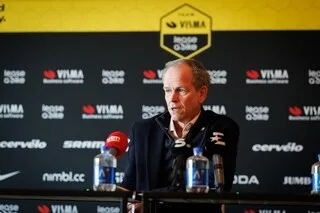 TOUR DE FRANCE. LE PATRON DE VISMA LEASE A BIKE NE DÉCOLÈRE PAS APRÈS LES CONTRÔLES ANTIDOPAGES NOCTURNES