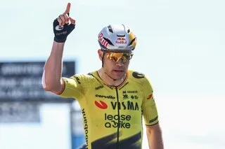 CYCLISME. DE RETOUR DE BLESSURE, WOUT VAN AERT S’IMPOSE D’ENTRÉE SUR LE TOUR DU DANEMARK MALGRÉ UNE NOUVELLE CHUTE