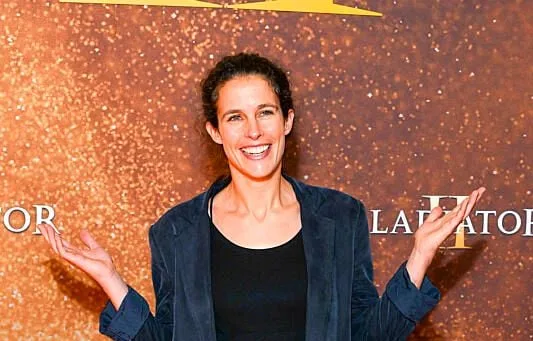 CLÉMENCE CASTEL, EX-AVENTURIÈRE DE « KOH-LANTA », ANNONCE AVOIR ÉPOUSÉ SA COMPAGNE MARIE