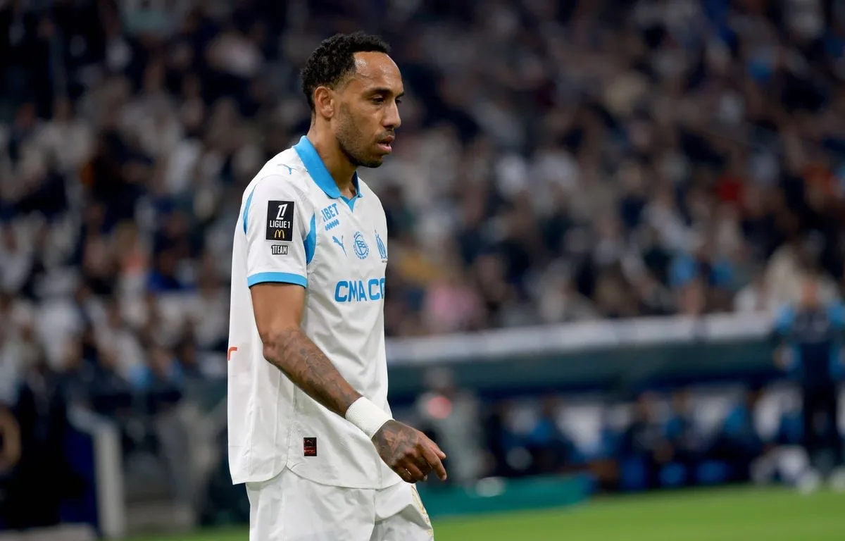 OM CIRCUS : AUBAMEYANG ASPERGE LA CHAMBRE D’UN ADJOINT À L’EXTINCTEUR, BEYE LE MET À L’ÉCART DU GROUPE
