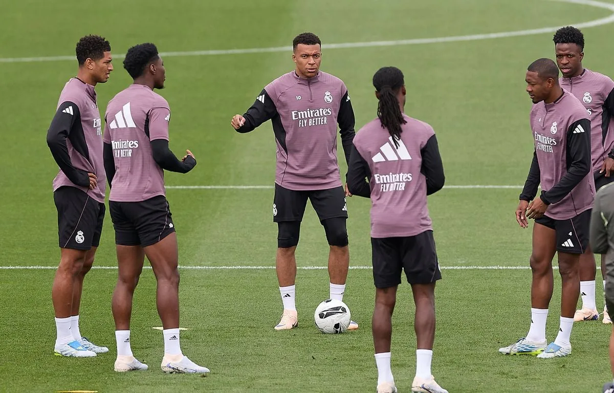 FC BARCELONE – REAL MADRID : PRÉVU DANS LE GROUPE, KYLIAN MBAPPÉ RATE LE CLASICO APRÈS UNE NOUVELLE ALERTE MUSCULAIRE