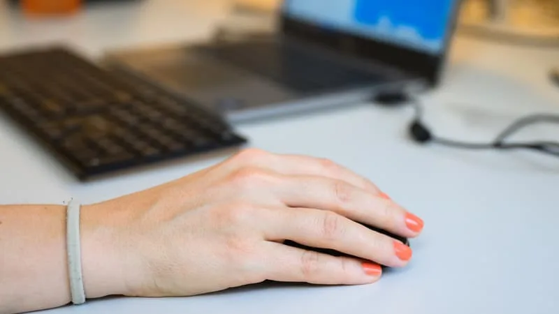 « UNE ENTREPRISE POUR ET PAR LES CRÉATEURS DE CONTENU »: LA PATRONNE D’UNE PLATEFORME X CÈDE TOUTES SES ACTIONS AUX TRAVAILLEUSES DU SEXE QUI L’ALIMENTENT