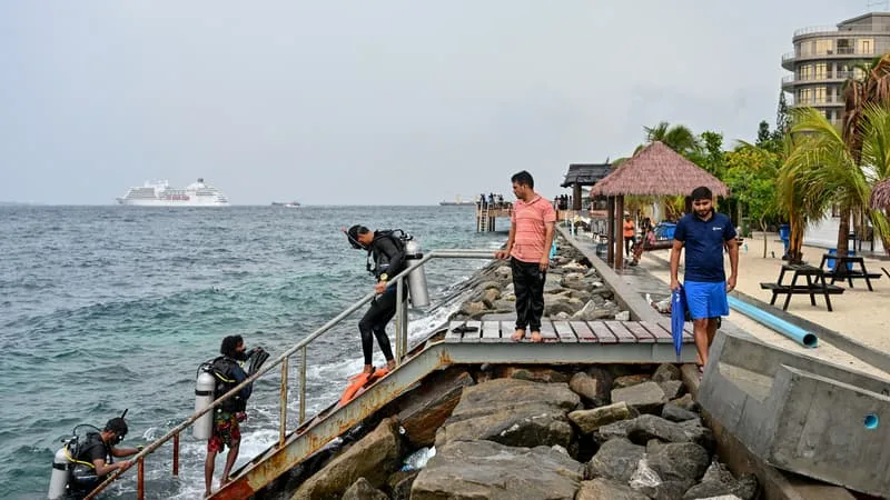 MORT DE CINQ ITALIENS DANS UN ACCIDENT DE PLONGÉE: LES MALDIVES SUSPENDENT LA LICENCE D’UN NAVIRE DE LUXE