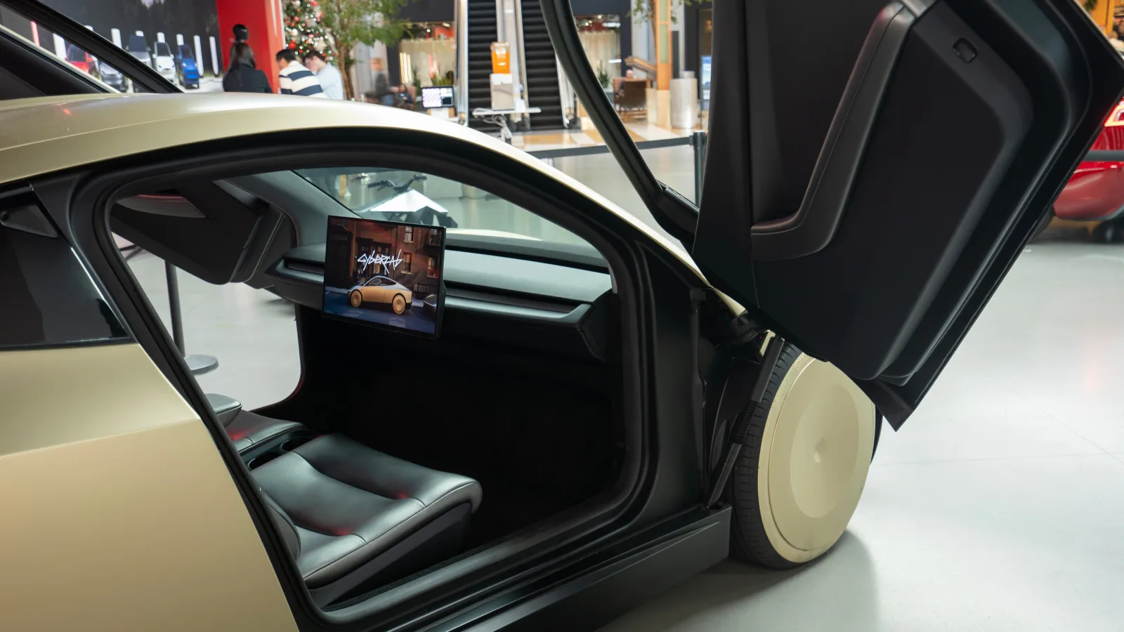 TESLA TESTE (ENFIN) SON ROBOTAXI SANS VOLANT NI PÉDALES : LA PROMESSE DE MUSK EN JEU