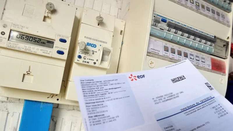 « ON NOUS INCITE À PASSER À L’ÉLECTRIQUE MAIS ON AUGMENTE LES TARIFS »: LE GOUVERNEMENT POINTÉ DU DOIGT PAR LA CLCV