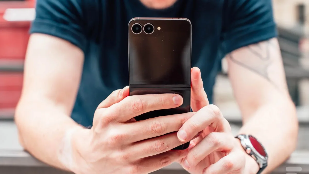 SAMSUNG GALAXY Z FLIP 8 : TOUT SAVOIR SUR CE SMARTPHONE PLIABLE SANS PLIURE