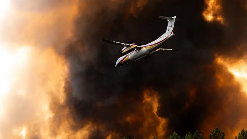 CONSTRUCTEURS AÉRONAUTIQUES, OPÉRATEURS DE DRONES… POUR AMÉLIORER LES CAPACITÉS DE L’ÉTAT FACE AUX FEUX, LE GOUVERNEMENT VEUT CRÉER UNE « FILIÈRE » DES INDUSTRIELS IMPLIQUÉS DANS LA LUTTE CONTRE LES INCENDIES