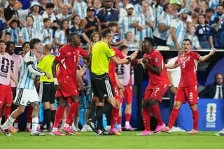 COUPE DU MONDE. « CE N’ÉTAIT PAS UNE ERREUR » : LA FIFA MAINTIENT QUE LE CARTON ROUGE D’EMBOLO ÉTAIT VALIDE