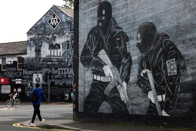LES PEINTURES MURALES GUERRIÈRES DISPARAISSENT PEU À PEU DES MURS DE BELFAST