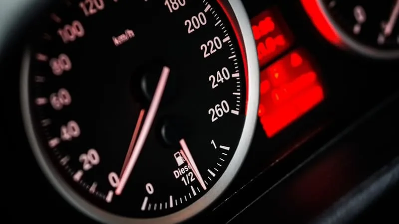 ACTIVER CE BOUTON MÉCONNU SUR VOTRE VOITURE PERMET DE FAIRE DES ÉCONOMIES DE CARBURANT L’ÉTÉ