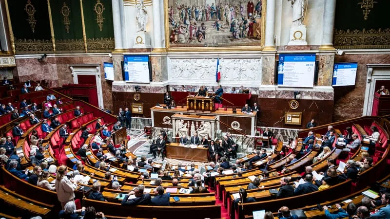 « LA SOLIDARITÉ EXIGE L’ÉQUITÉ »: L’ASSEMBLÉE NATIONALE APPROUVE UN TEXTE POUR LUTTER CONTRE LES FRAUDES SOCIALES ET FISCALES