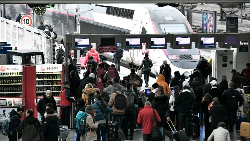 LES VACANCIERS N’AURONT PAS DROIT AU NOUVEAU TGV MAIS ILS PRENDRONT QUAND MÊME LE TRAIN: LA SNCF ANNONCE PRÈS DE 12 MILLIONS DE BILLETS VENDUS POUR CET ÉTÉ ET 500.000 PLACES SUPPLÉMENTAIRES