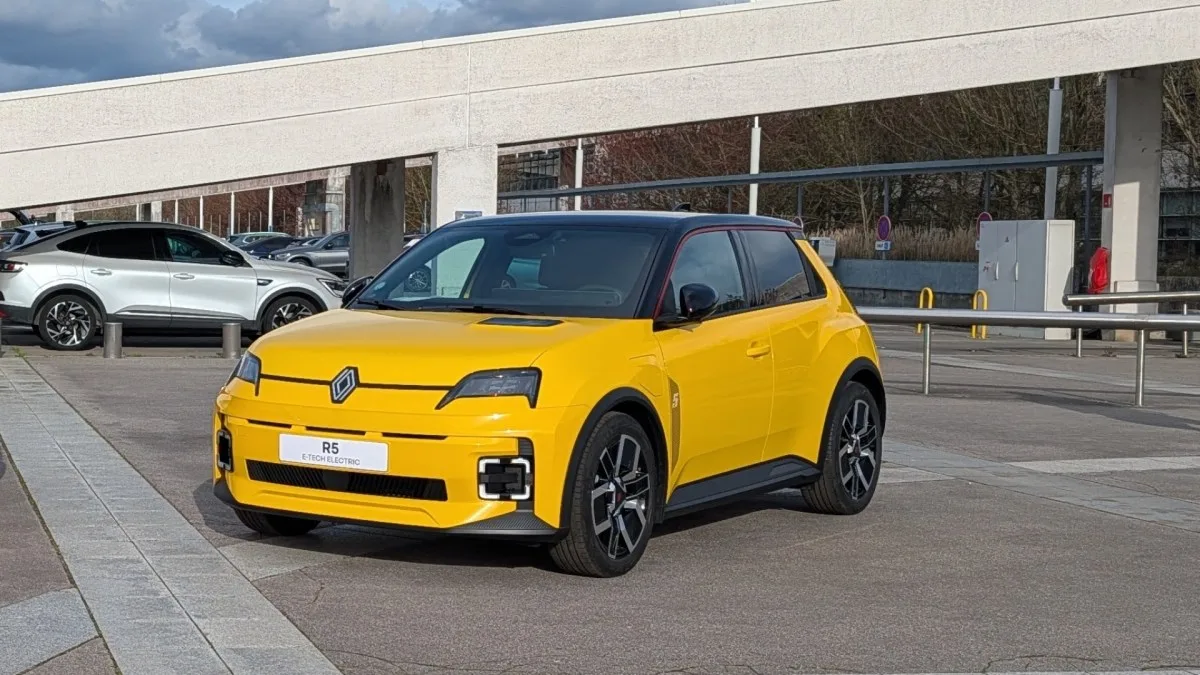 LA RENAULT 5 S’IMPOSE PARMI LES STARS DE LA VOITURE ÉLECTRIQUE EN EUROPE