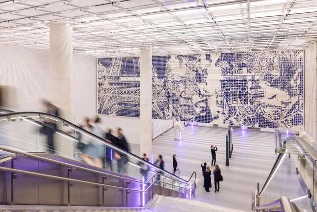 “STRATES URBAINES”, LA FRESQUE MONUMENTALE DE VHILS À L’AÉROPORT D’ORLY