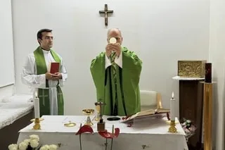 L’ÉTAT GÉNÉRAL DU PAPE LÉON XIV EST EN « AMÉLIORATION CONSTANTE » APRÈS SON OPÉRATION AUX POUMONS, ASSURE LE VATICAN