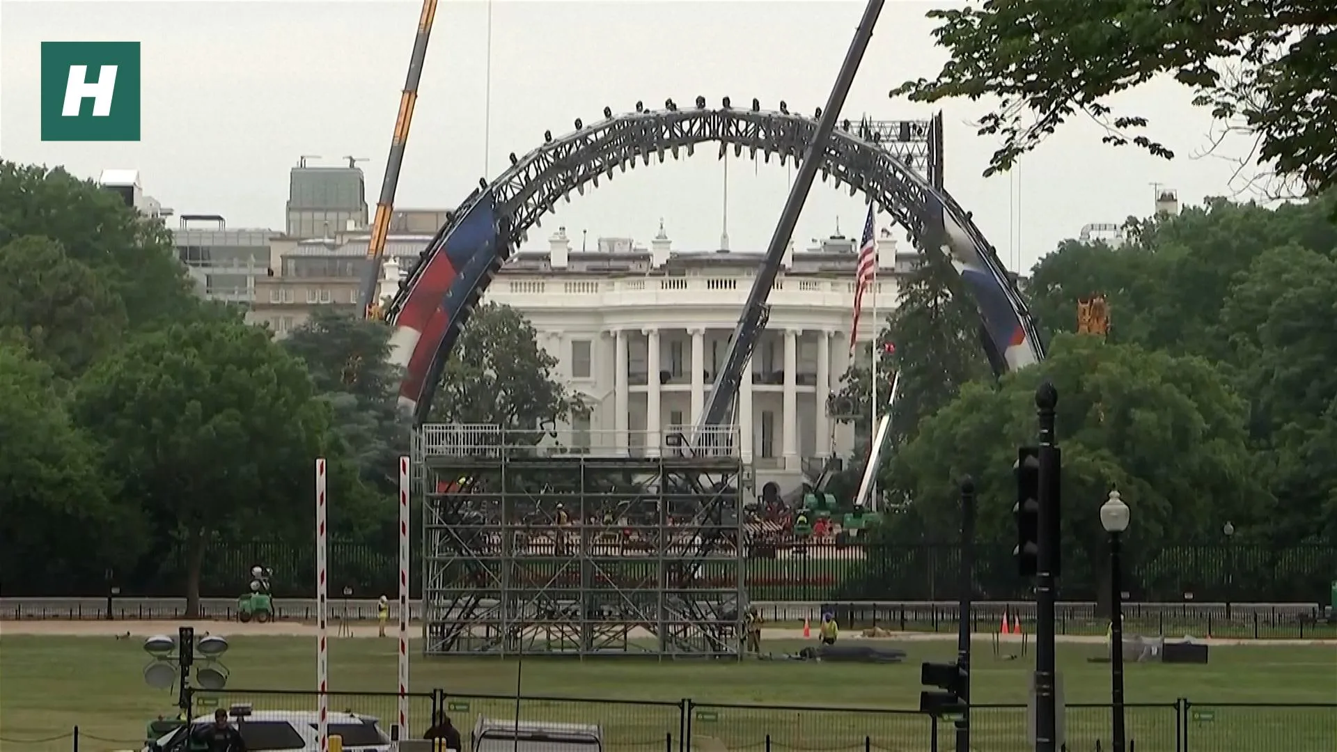 APRÈS LA SALLE DE BAL, DONALD TRUMP FAIT CONSTRUIRE UNE ARÈNE DE MMA À LA MAISON BLANCHE