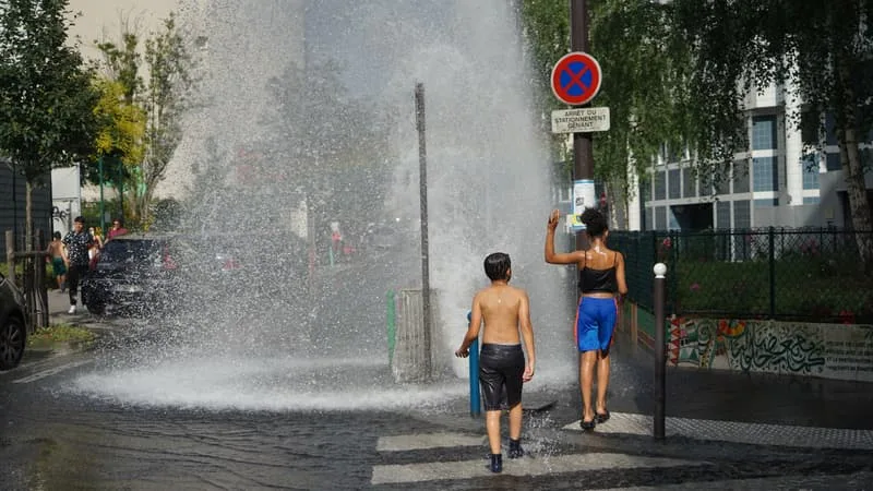 « ON VA ENVOYER LES FACTURES AUX PARENTS »: LA MAIRIE D’ASNIÈRES-SUR-SEINE ENVOIE UNE FACTURE DE 2.000 EUROS APRÈS L’OUVERTURE D’UNE BOUCHE À INCENDIES