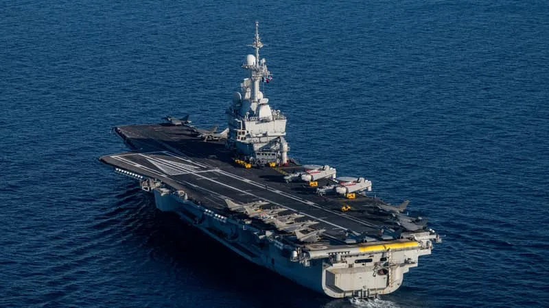 INFO BFMTV. LE PORTE-AVIONS CHARLES DE GAULLE QUITTE LA MÉDITERRANÉE ORIENTALE ET SERA REMPLACÉ PAR LE PORTE-HÉLICOPTÈRES MISTRAL