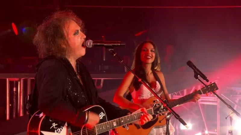 COMMENT OLIVIA RODRIGO S’EST OFFERT UN DUO AVEC ROBERT SMITH DE THE CURE SUR SON NOUVEL ALBUM