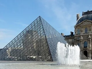 CANICULE : LE MUSÉE DU LOUVRE ADAPTE SES HORAIRES EN FERMANT PLUS TÔT SES PORTES JUSQU’AU LUNDI 13 JUILLET