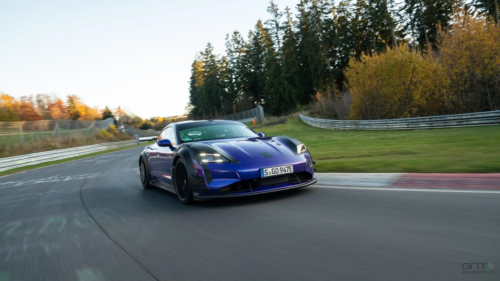 LA PORSCHE TAYCAN TURBO GT AVEC KIT MANTHEY REPREND LE RECORD DE VITESSE DU NÜRBURGRING