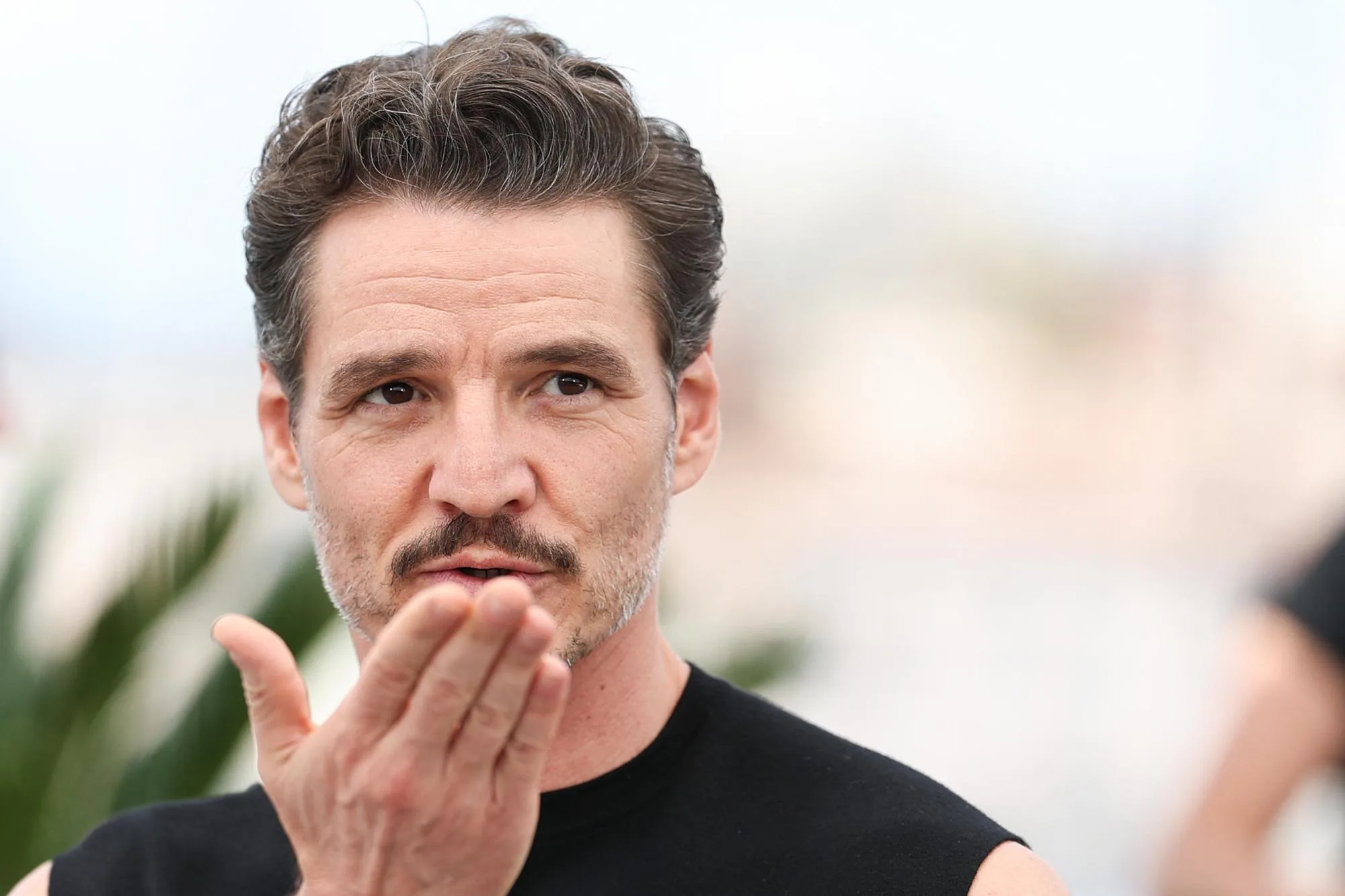 FESTIVAL DE CANNES : CES MILITANTS ÉCOLOGISTES DEMANDENT AUX STARS DE SUIVRE L’EXEMPLE DE PEDRO PASCAL