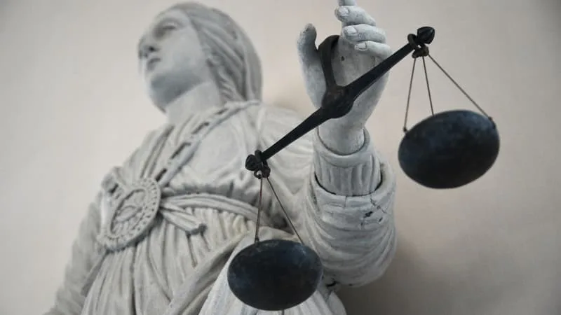 UN ANCIEN PILOTE DE L’AÉRONAVALE ET YOUTUBEUR NORMAND MIS EN EXAMEN POUR INTELLIGENCE AVEC LA CHINE