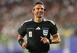 VIDÉO. LES LARMES DE SLAVKO VINCIC, ARBITRE DÉSIGNÉ POUR LA FINALE DE LA COUPE DU MONDE ESPAGNE – ARGENTINE