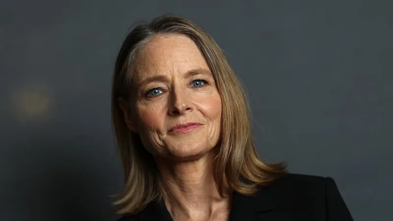POUR JODIE FOSTER, LE FILM « F1 » AVEC BRAD PITT AURAIT TOUT AUSSI BIEN PU ÊTRE « FAIT PAR L’IA »
