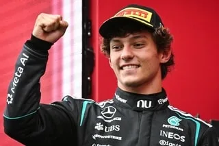 F1. ANTONELLI LEADER, HAMILTON DE RETOUR, PIASTRI DÉCEVANT… LES TOPS ET LES FLOPS DE LA PREMIÈRE PARTIE DE SAISON