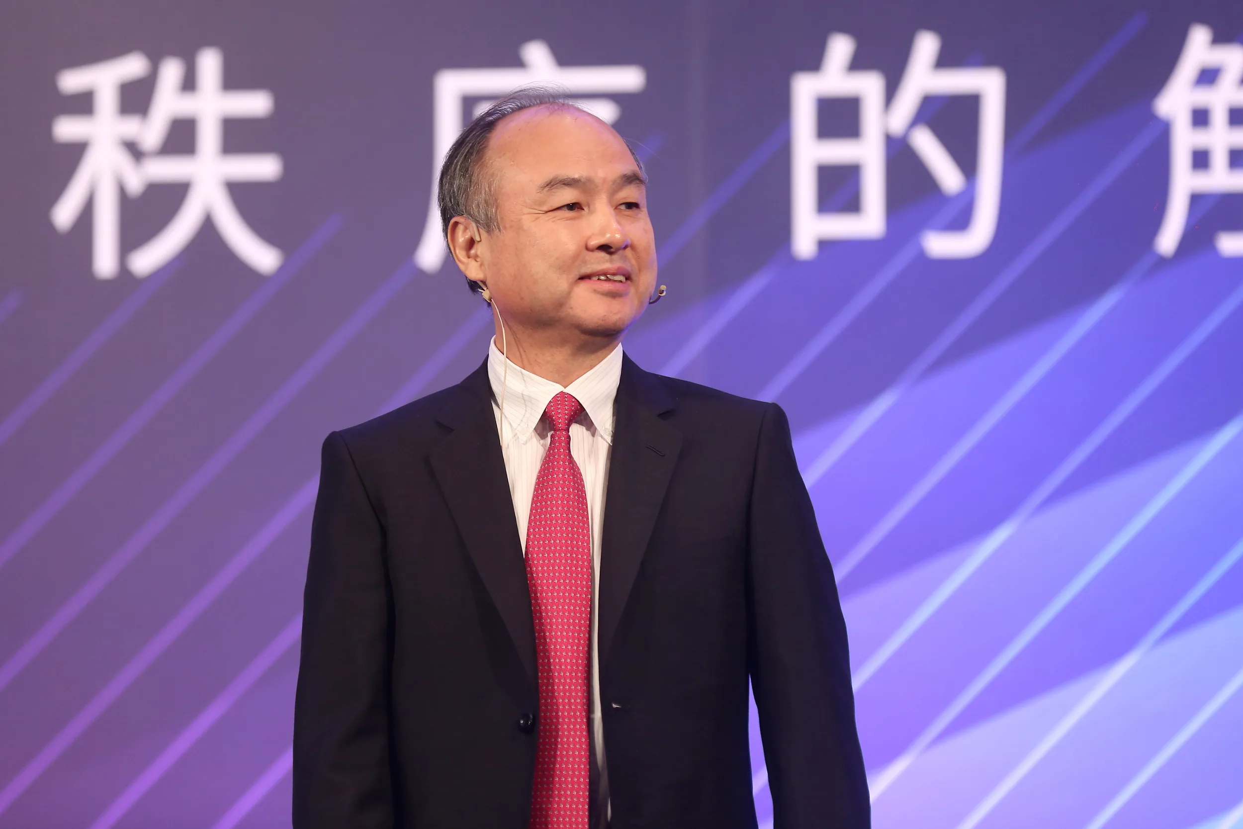 CHOOSE FRANCE : SOFTBANK ANNONCE 75 MILLIARDS D’EUROS D’INVESTISSEMENT DANS DES DATA CENTERS IA