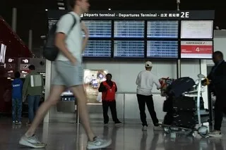 LE TRAFIC AÉRIEN EN BAISSE CET ÉTÉ PAR RAPPORT À 2025 DANS LES AÉROPORTS DE PARIS-CHARLES DE GAULLE ET ORLY