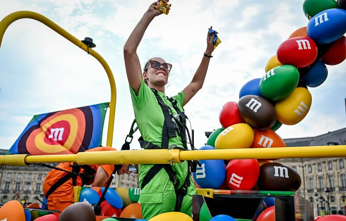 TOUR DE FRANCE 2026 : À QUELLE HEURE PASSE LA CARAVANE DURANT L’ÉTAPE 14 MULHOUSE – LE MARKSTEIN (FELLERING) ?