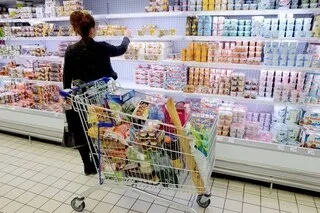 « DES MARGES EXCESSIVES SUR LES PRODUITS SAINS » : UN TEXTE VEUT OBLIGER LES SUPERMARCHÉS À LES VENDRE À PRIX COÛTANT