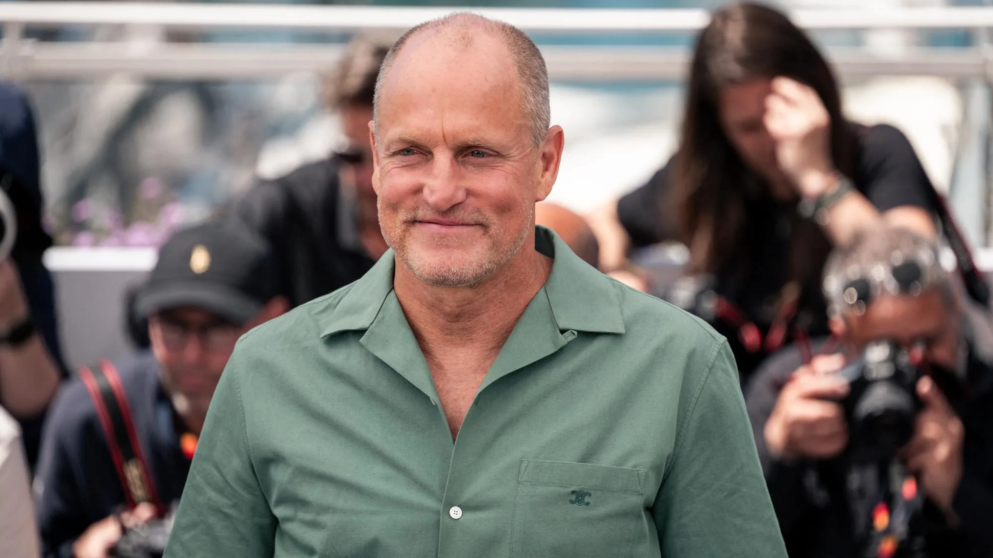 WOODY HARRELSON APPELLE LES AMÉRICAINS « À MANIFESTER COMME LES FRANÇAIS » CONTRE DONALD TRUMP