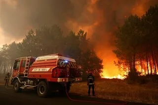 INCENDIES : FACE AUX FEUX DE L’ÉTÉ, L’ANGOISSE ET LA FATIGUE