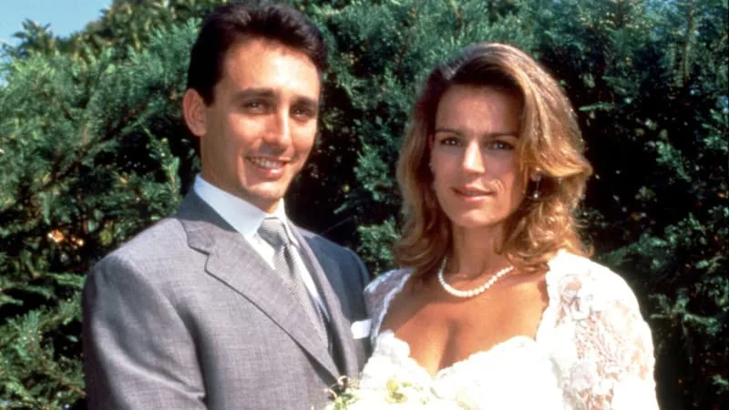 « UNE HUMILIATION ABSOLUMENT TERRIBLE »: LE JOUR OÙ DES PHOTOS D’ADULTÈRE ONT FAIT VOLER EN ÉCLATS LE MARIAGE DE STÉPHANIE DE MONACO ET DANIEL DUCRUET
