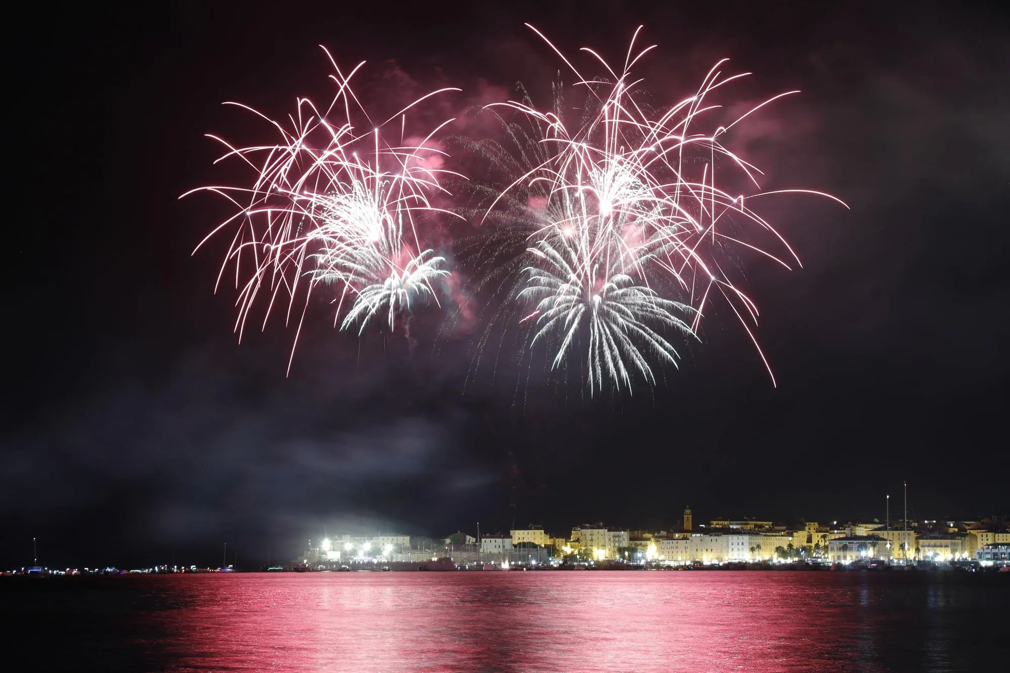 LES FEUX D’ARTIFICE, PROCHAIN DOMMAGE COLLATÉRAL DE LA MÉTÉO EXCEPTIONNELLE ET DE LA SÉCHERESSE