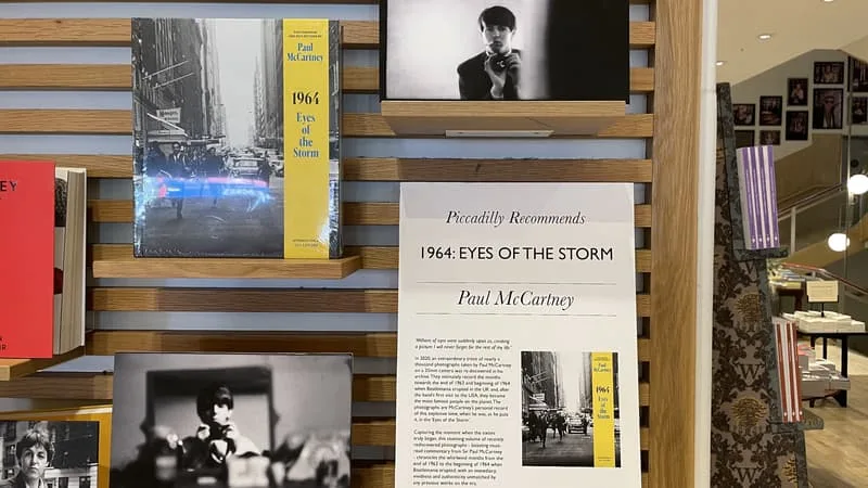 LA « BEATLEMANIA » VUE PAR PAUL MCCARTNEY: DES CLICHÉS OUBLIÉS EXPOSÉS À AIX-EN-PROVENCE