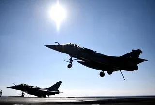 UN YOUTUBEUR NORMAND, EX-PILOTE DE RAFALE, MIS EN EXAMEN POUR « INTELLIGENCE AVEC UNE PUISSANCE ÉTRANGÈRE »