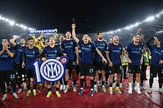 COUPE D’ITALIE . L’INTER MILAN VOIT DOUBLE ET PLANE SUR LE CALCIO EN DOMINANT LA LAZIO