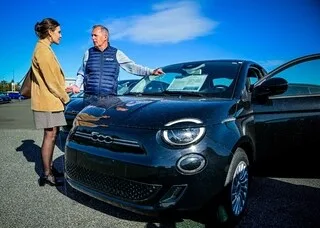 UNE VOITURE ÉLECTRIQUE NEUVE POUR MOINS DE 200 € PAR MOIS : COMMENT FONCTIONNE LE NOUVEAU LEASING SOCIAL